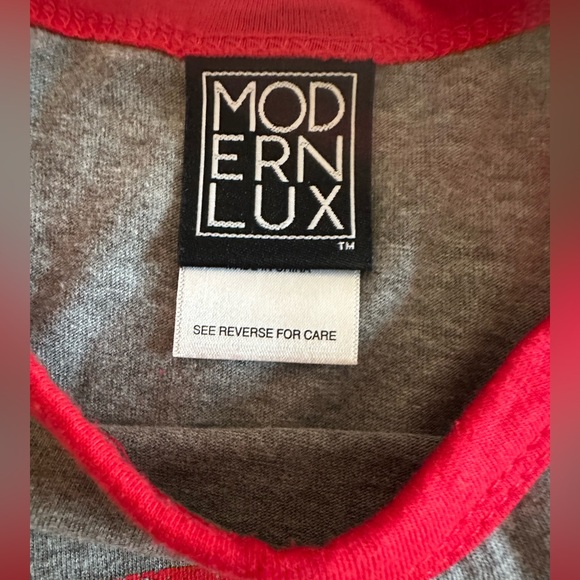 Cute Holiday graphic tee - Picture 4 of 6